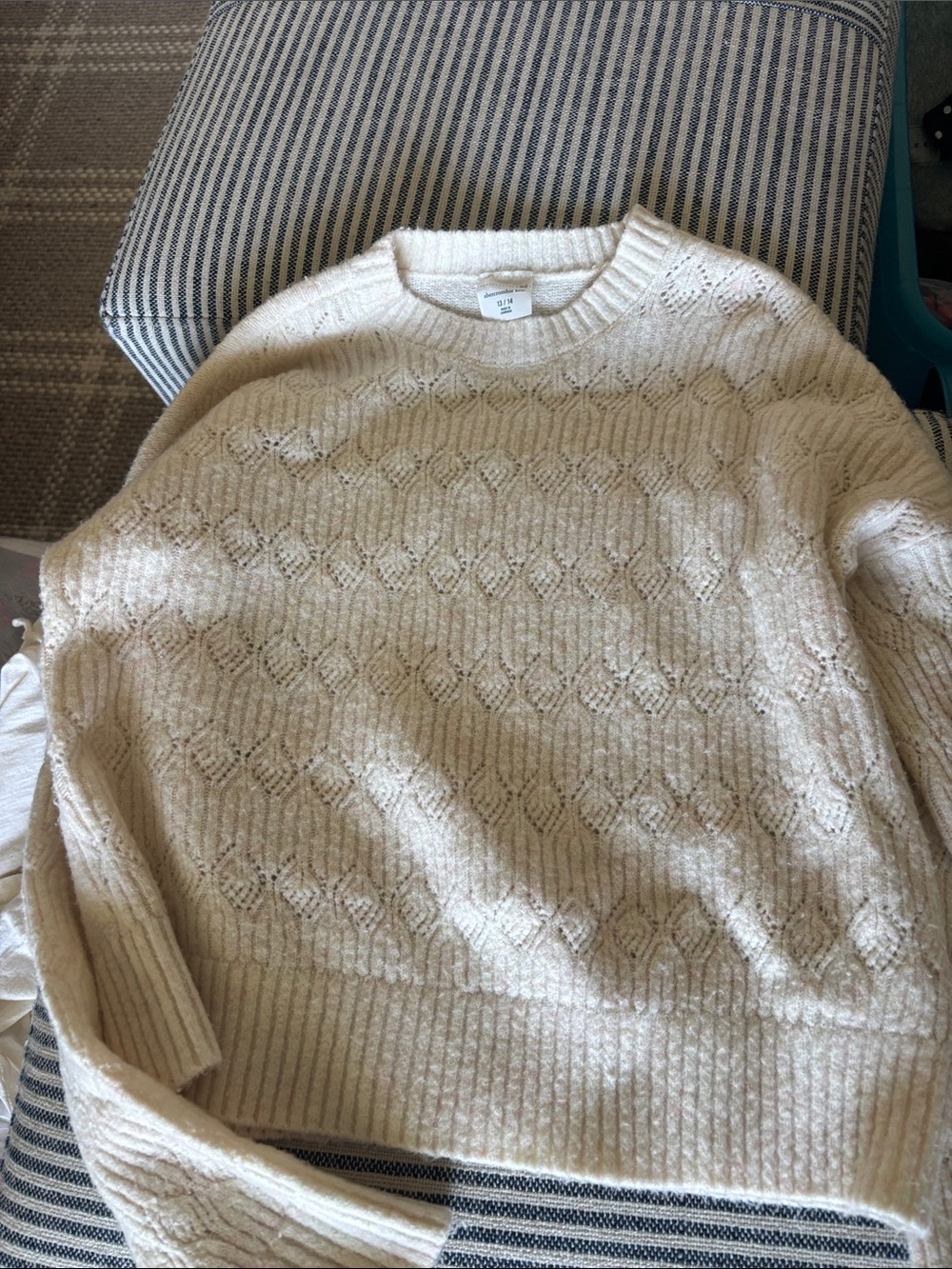 Abrercrombie kids Cozy Cream/pink Knit Pullover Sweater size 13/14